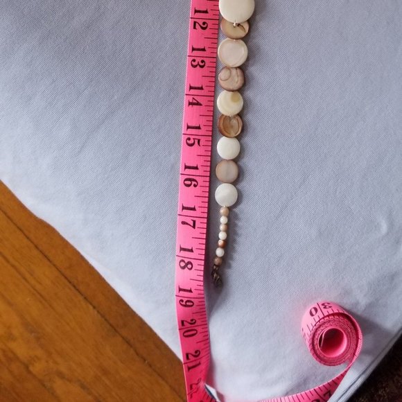 Mother of pearl necklace cream/white, brown shades, overlapping beads, handmade - Picture 5 of 5